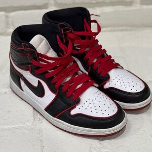 Air Jordan 1 Retro Bloodline